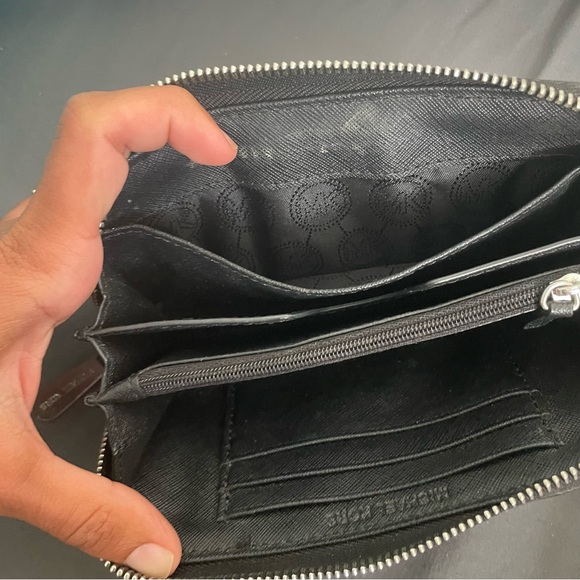 Michael Kors Wallet - Picture 4 of 7